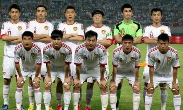 国足1:5惨败泰国后范志毅采访视频,范志毅输完泰国输越南完整视频