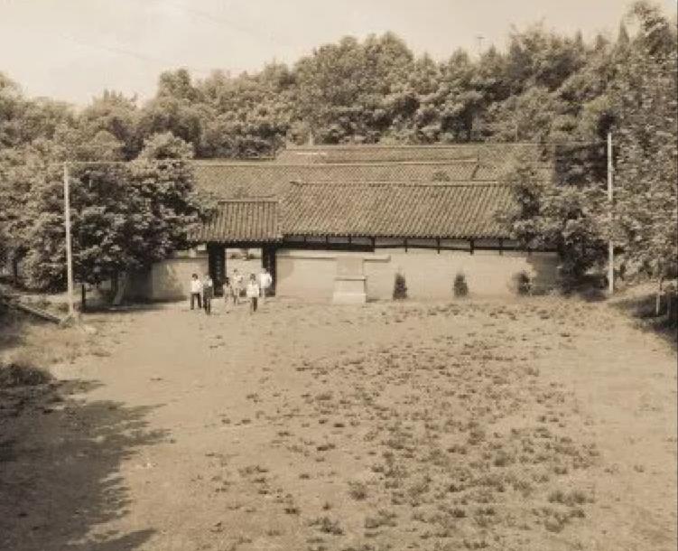 老帅陈毅：手抄毛*东泽**37首诗，临终只留一句遗言，主席亲自悼念