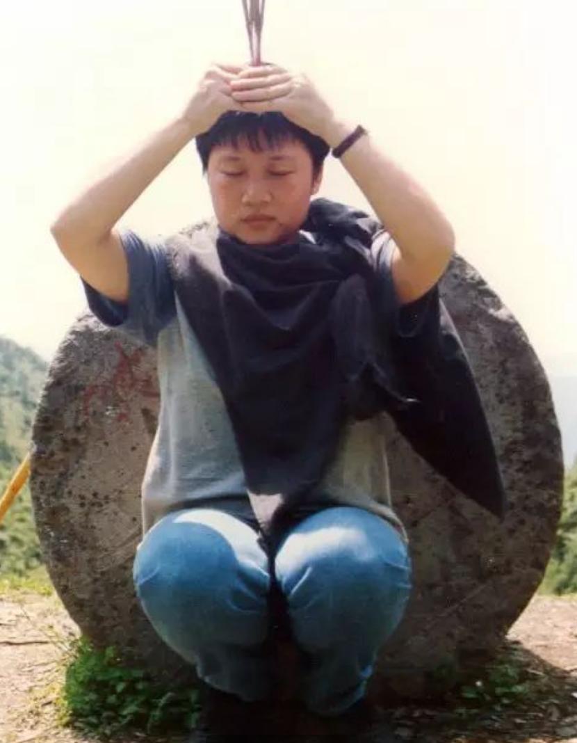 消失25年的李娜如今去哪了,李娜风头正盛时为何选择出家