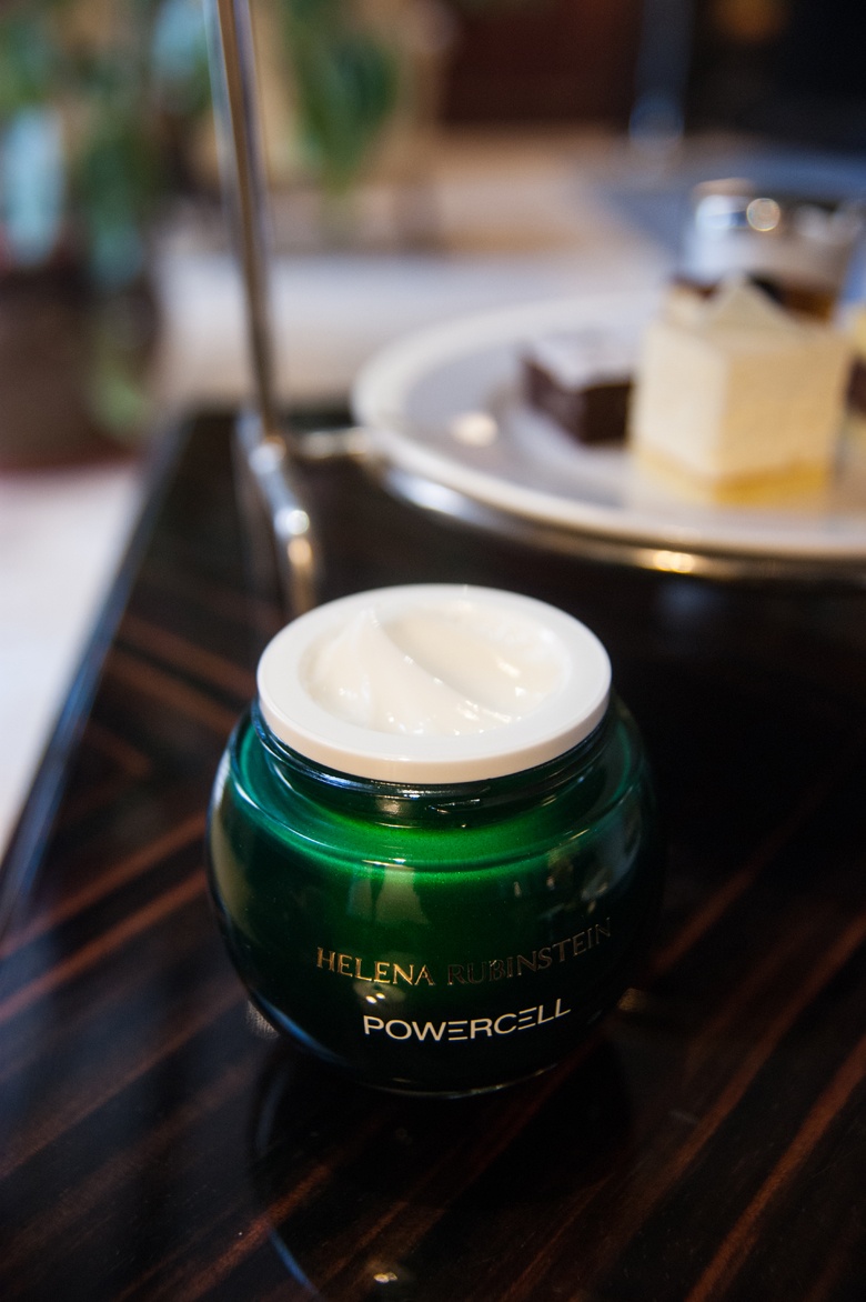 冬季皮肤干用什么面霜比较好,皮肤干燥用哪种抗皱紧致面霜