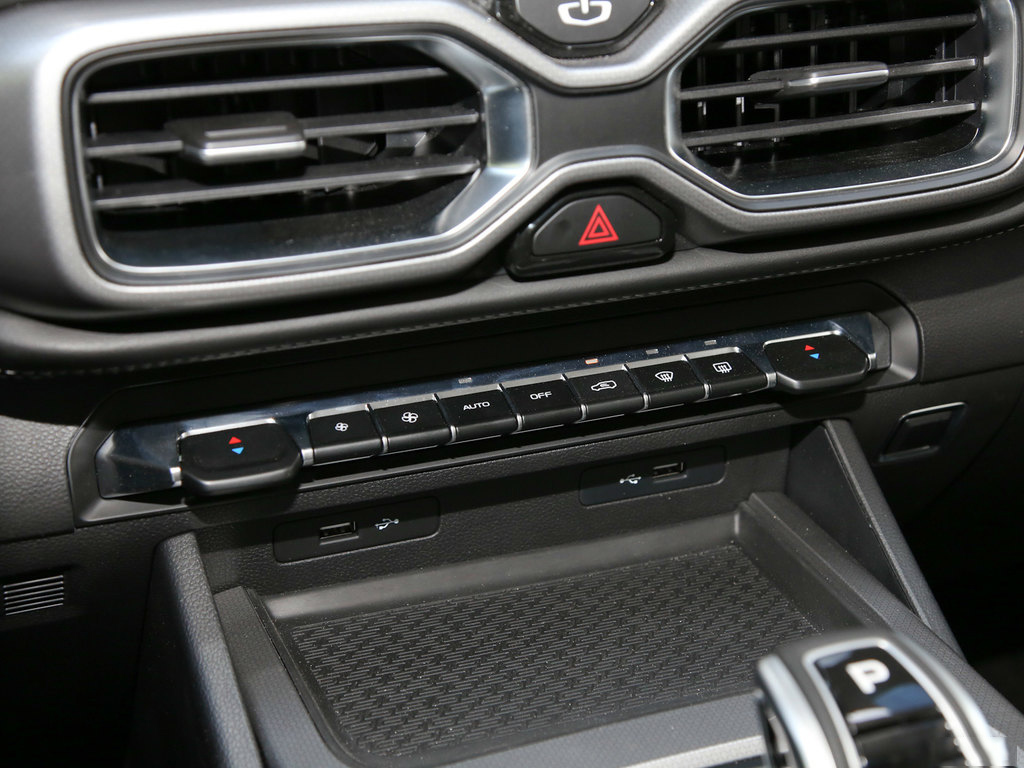 舒适的7座亲民的价格吉利豪越车型分析导购