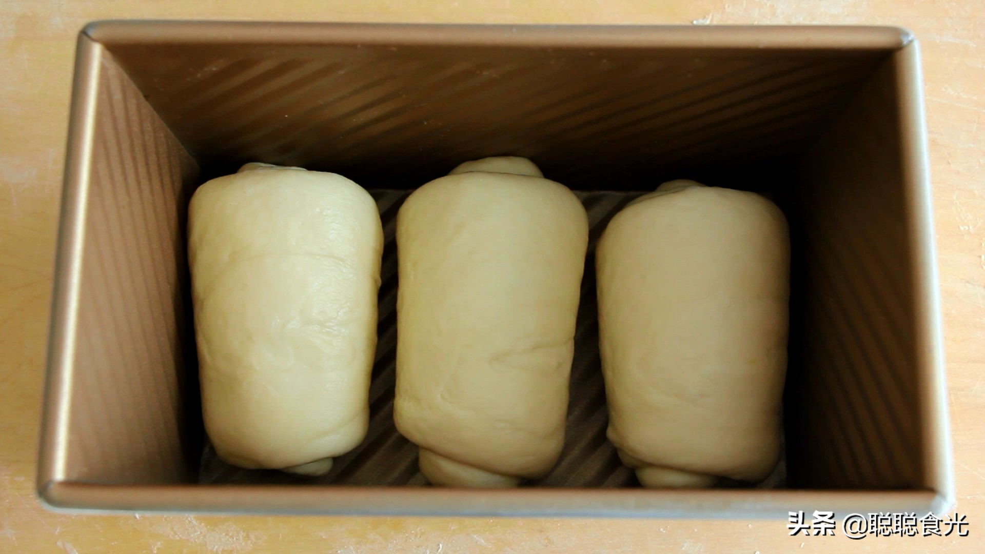 面包机也能做出来的拉丝吐司面包,做吐司面包如何不需要揉面