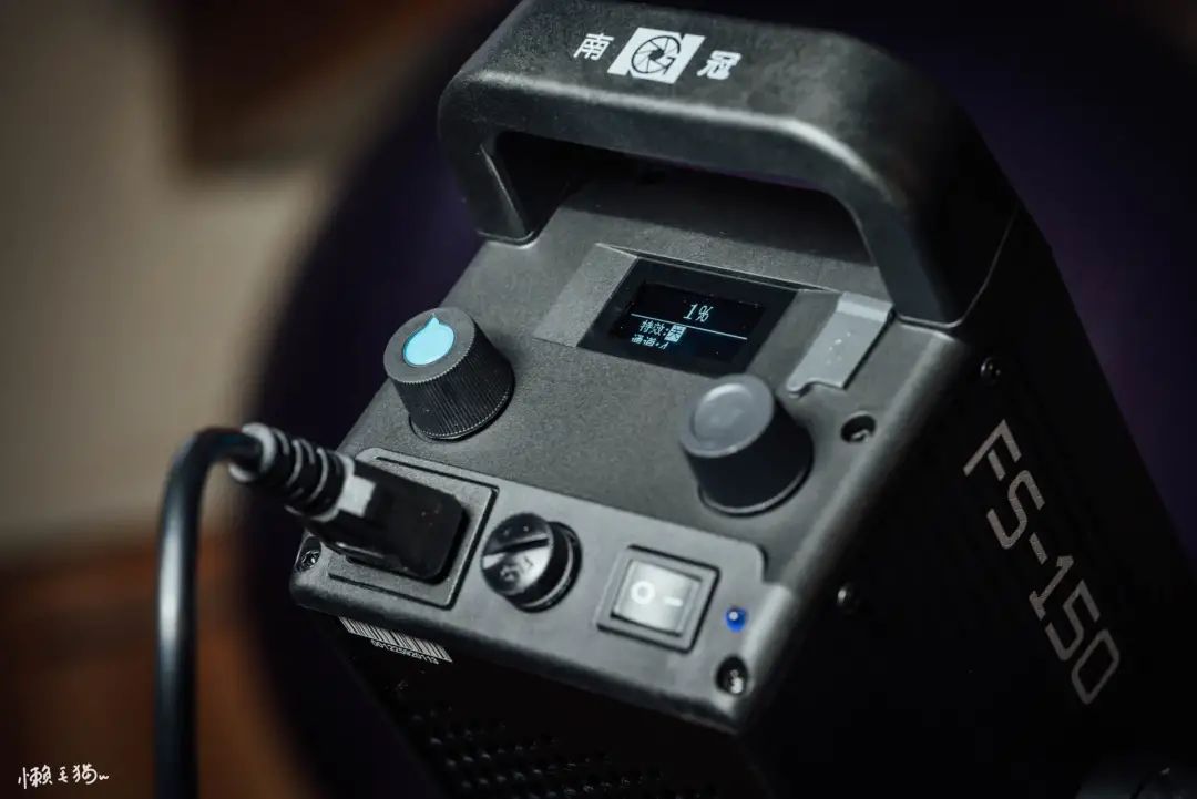 摄影灯需要灯泡吗,摄影灯与日光灯的区别