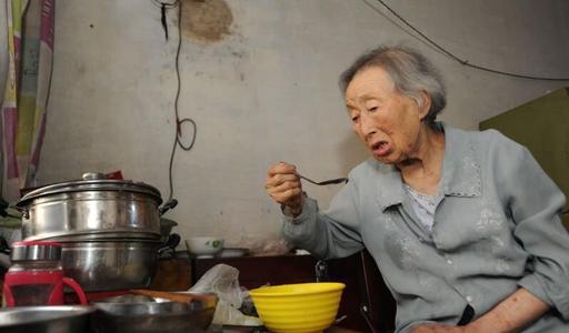 老人得了重病该不该再继续治疗,老了重病该不该放弃治疗