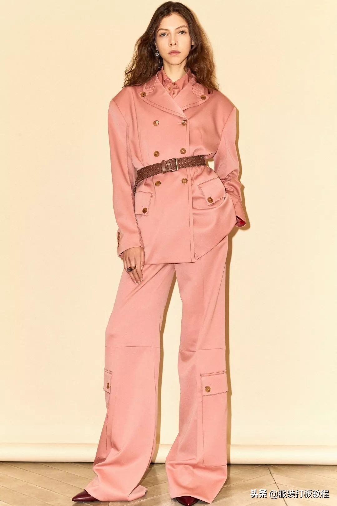 2021冬季服装流行趋势裤装,2021秋冬服装流行裤子