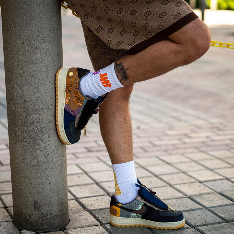 aj1和yeezy哪个值得入手 (aj1和yeezy哪个值得买)