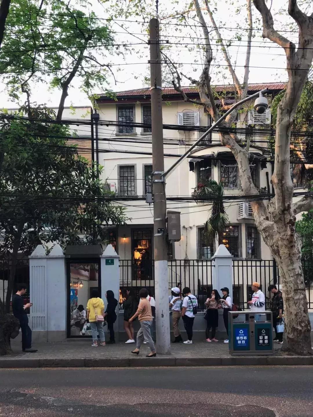 瘦小个穿什么裤子好看,瘦小个子穿什么版型的服装