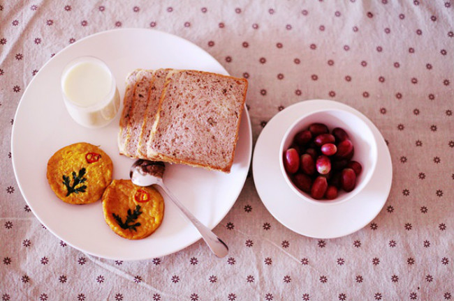 两周岁多的孩子早餐吃什么好,两岁半宝宝一周早餐推荐