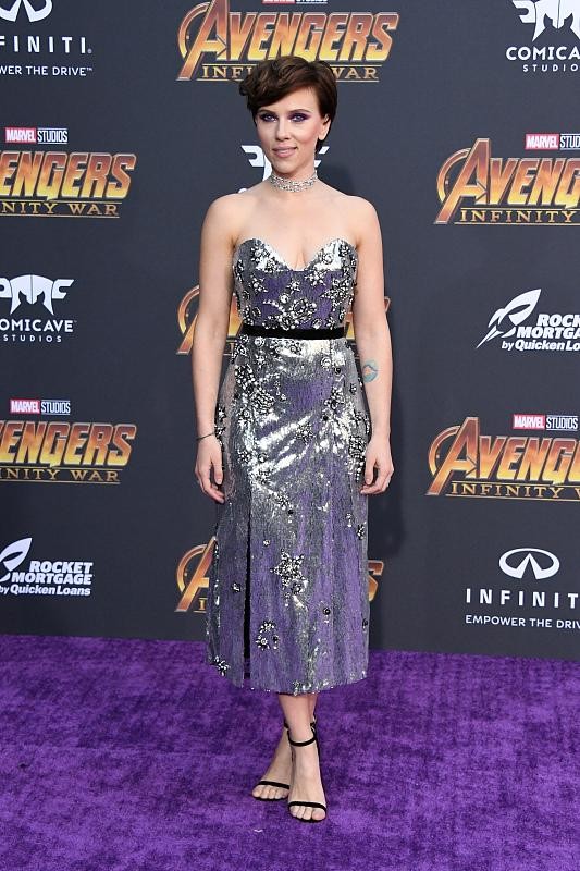 黑寡妇深v长裙礼服,黑寡妇穿搭