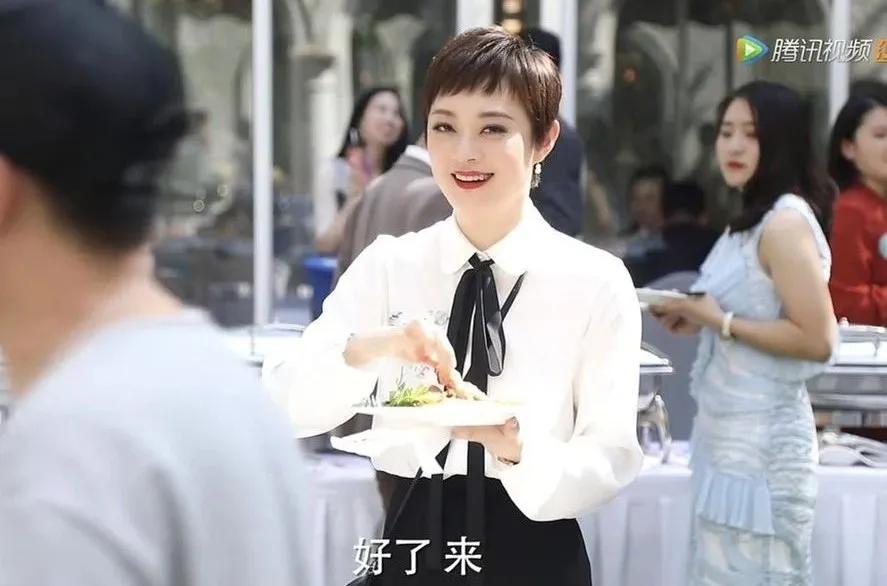 《安家》职场穿搭 | 孙俪素雅，闪闪活泼，知否仙气