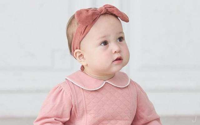 怎么防止宝宝把头睡扁,防止宝宝放下就醒的方法