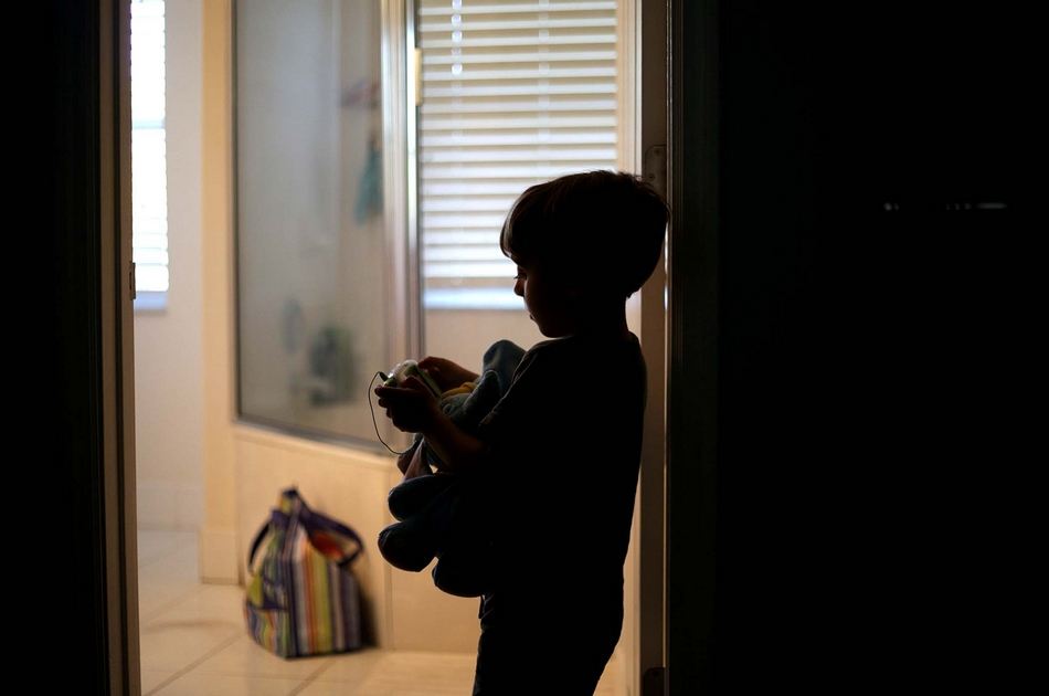 如何与自闭症的小朋友互动,自闭症怎么让宝宝爱和小朋友互动