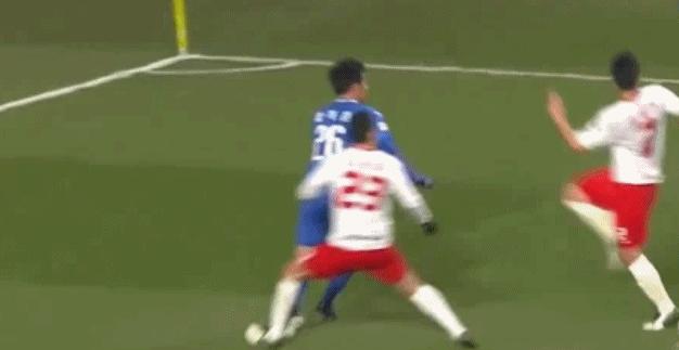 韩国足球爆踢伊鸿博,韩国联赛踢飞点球