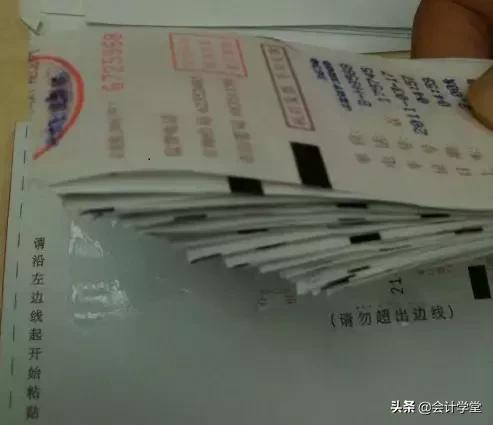 会计如何快速粘贴大叠发票,如何贴发票凭证方法示意图