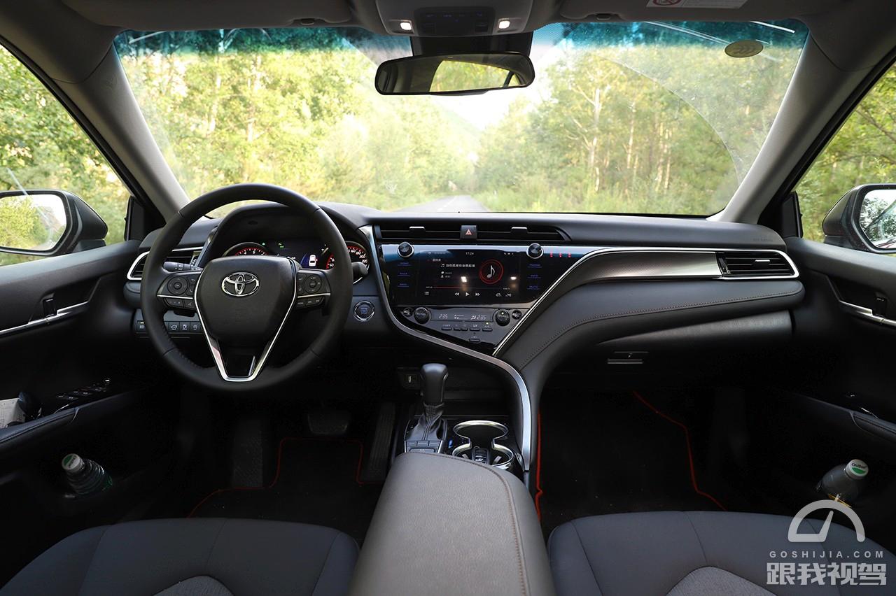高性价比19款丰田凯美瑞用车体验,全新一代丰田凯美瑞油耗是亮点