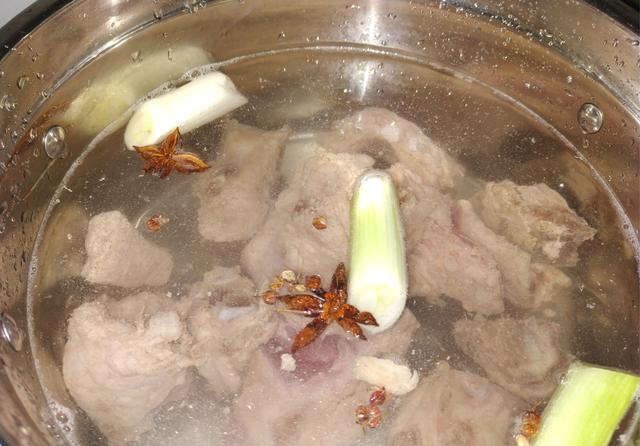 肉类吃着有腥味？分享5种处理方法，学会一种，吃着不腥还贼香