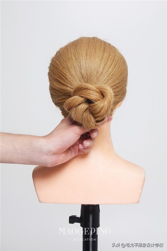 发量少也能顶部饱满的盘发,发量少怎样盘发好看