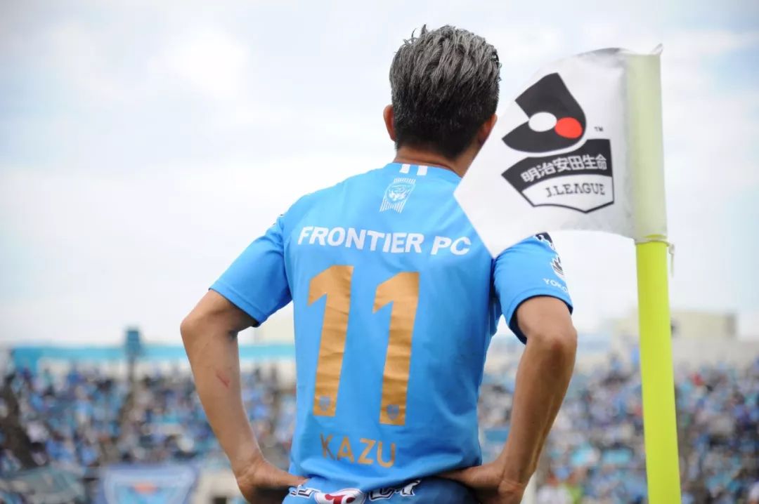 三浦知良目前在哪个队,三浦知良真的还能踢职业比赛吗