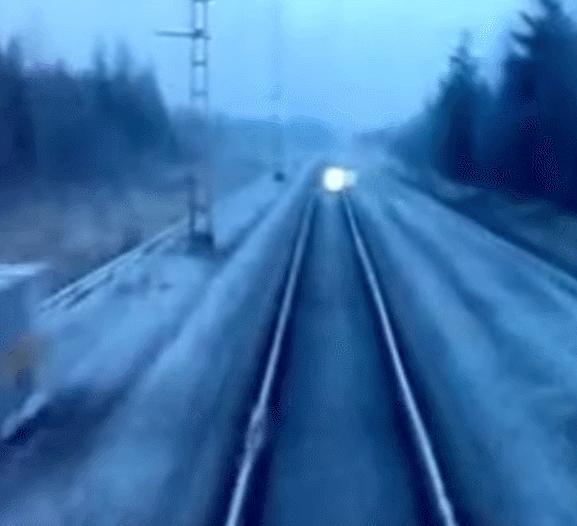 穿越窗户、飞入居民家中爆炸的球状闪电，刘慈欣为之著有同名书籍