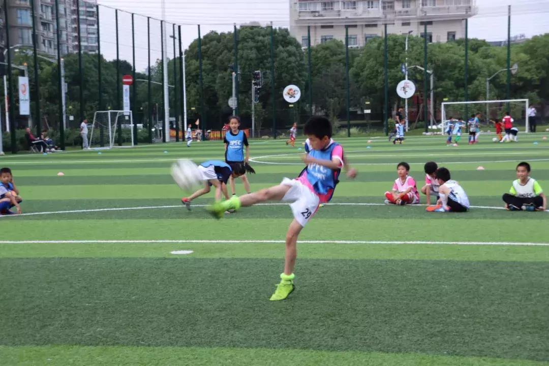 DreamBigger丨一家死磕足球的梦想制造局