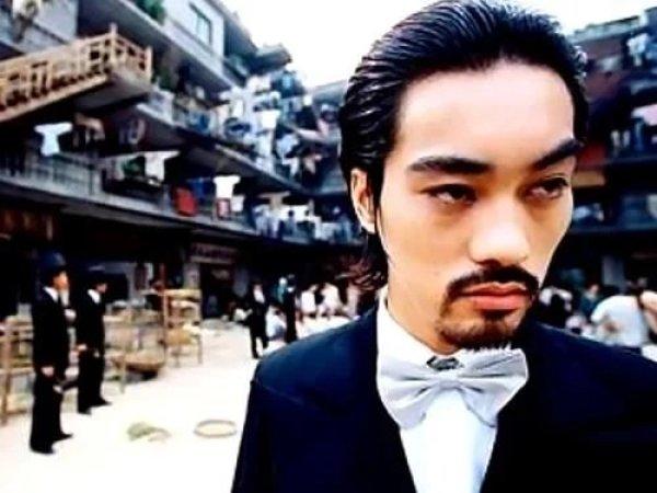 与周星驰签约8年只演2部戏,周星驰被签约