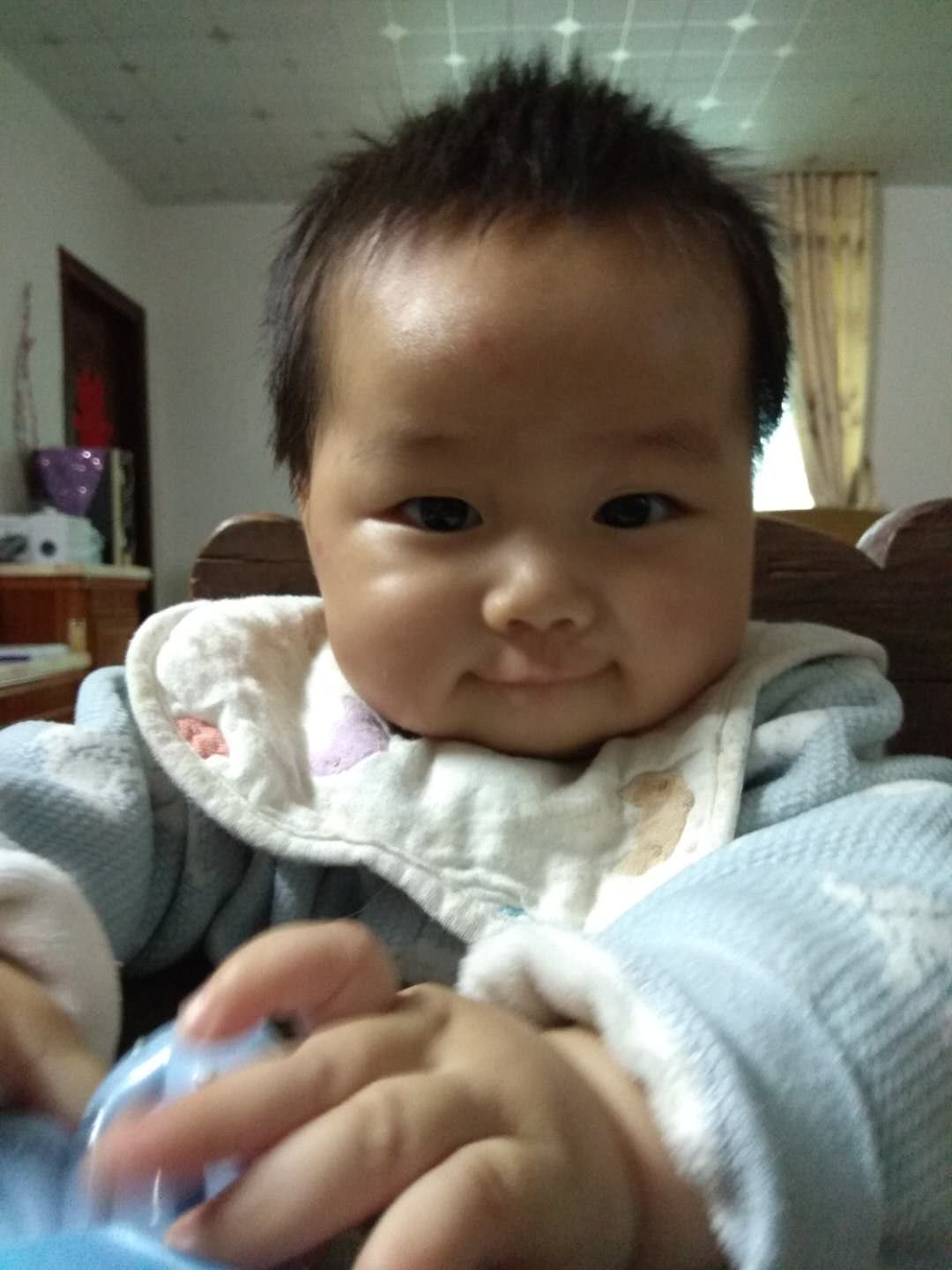 6个多月宝宝突然大口吐奶，究竟是怎么回事？