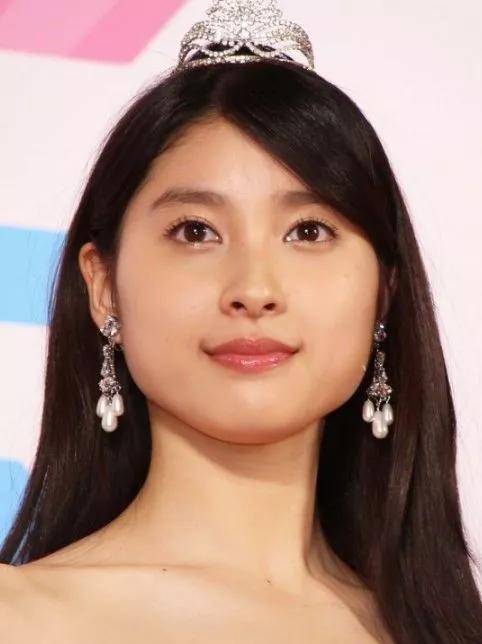 大脸女孩如何显脸小,大脸妹子必学的瘦脸诀窍