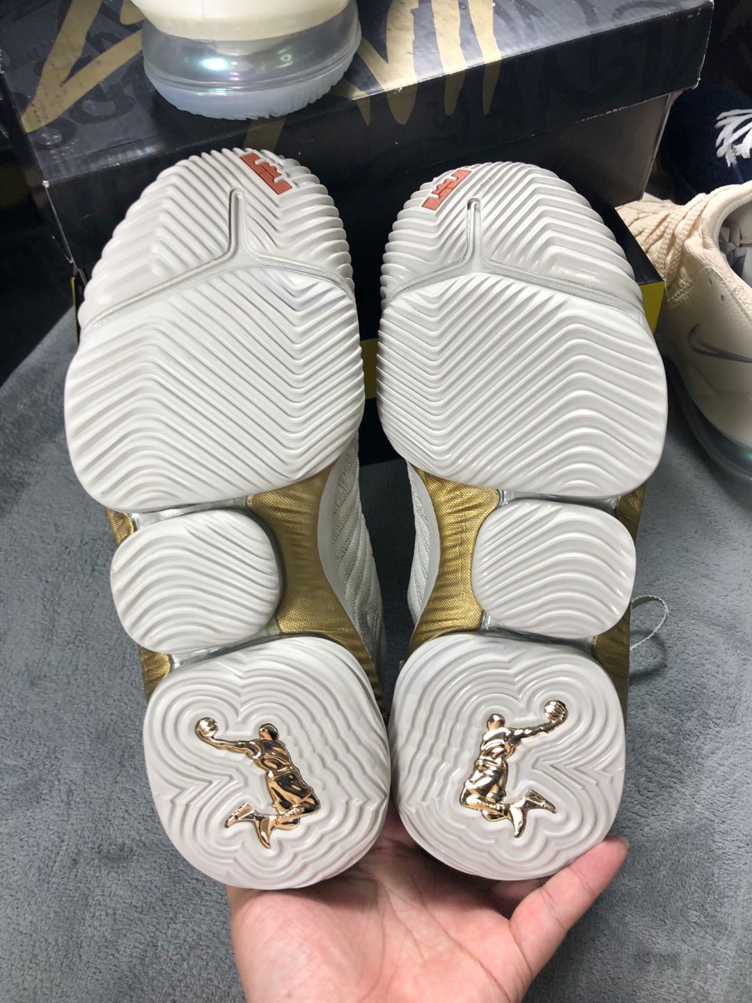 nikelebron16鸳鸯配色,nikelebron16low紫色测评