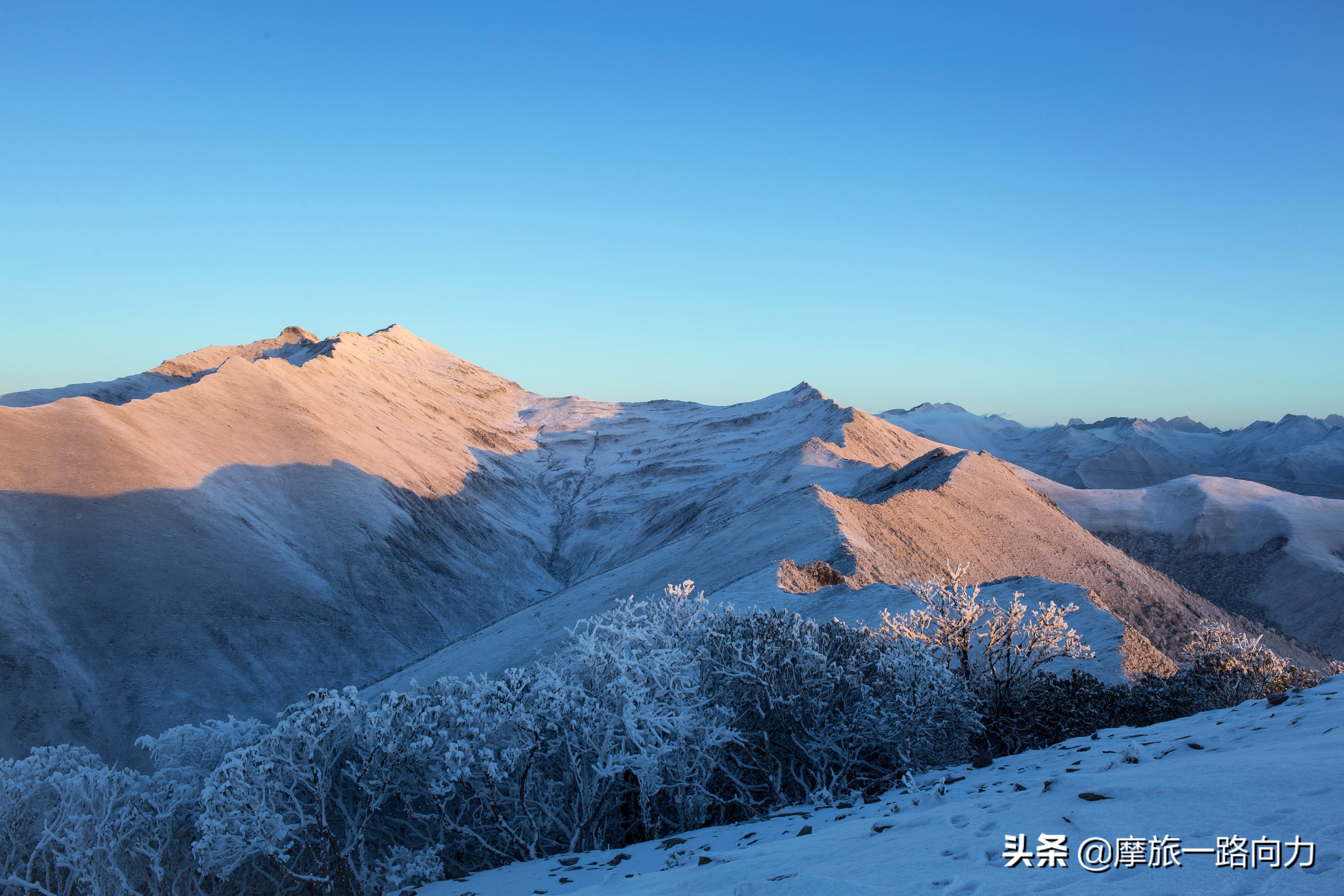 骑着本田NC750X摩旅网红地《达瓦更扎》