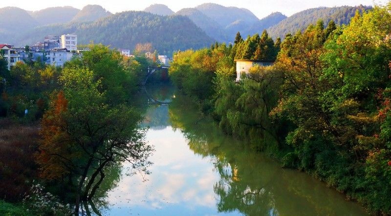 湖北利川：十里桥城入画来