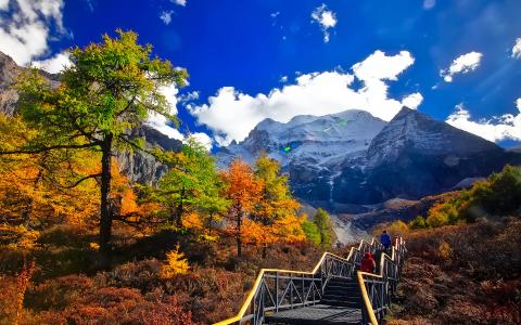 最近稻城亚丁旅游攻略图,稻城亚丁到四姑娘山游玩攻略