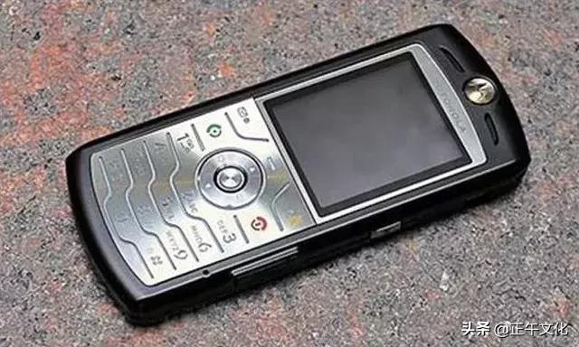 7天穿越70年·90后“果粉”与“果黑”，70年间通讯工具飞速发展