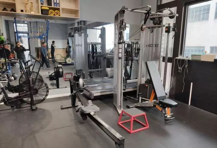 国内健身教练培训机,设备最全健身房