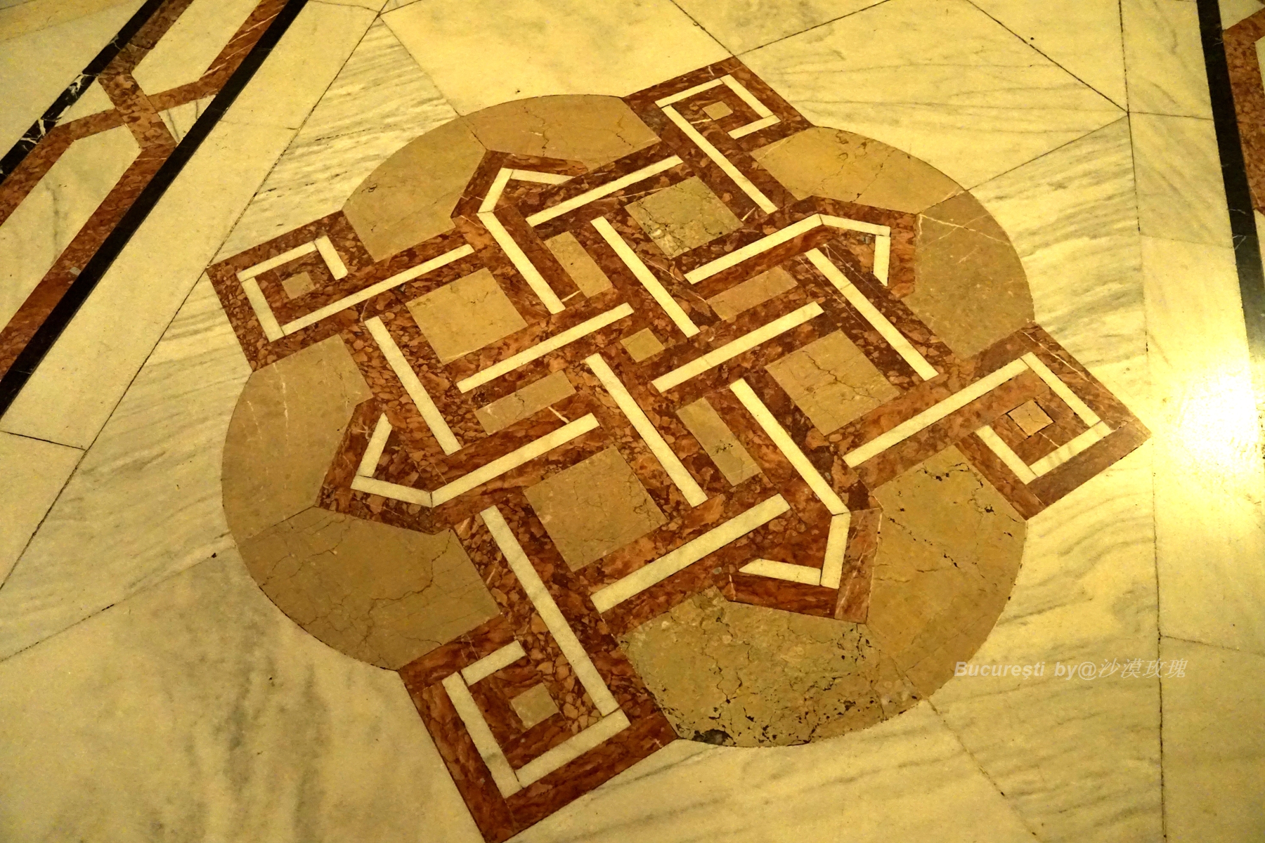 耗资100多亿的建筑里面非常壮观,耗资2亿最丑建筑