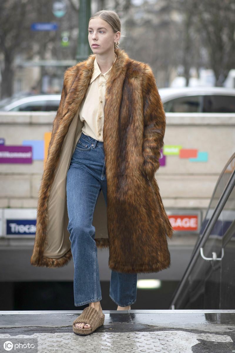 女人穿皮草的时候,女人穿皮草派克服好看吗
