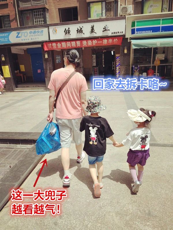 奥特曼卡片是雷霆还是黑钻版,奥特曼卡片到底要不要买呢