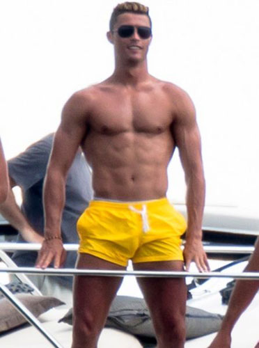 C罗半裸秀肌肉高清图片,C罗健身照片