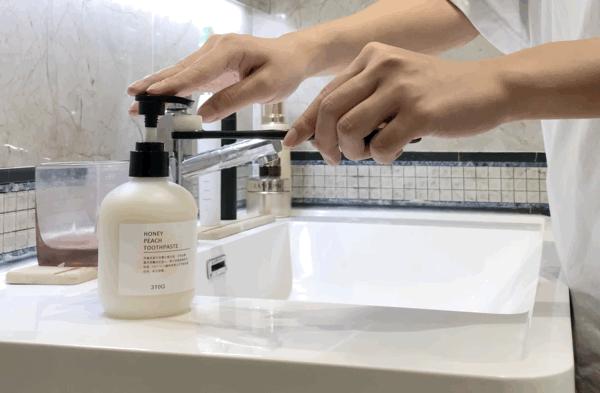 一张嘴臭牙齿就臭怎么办,一张嘴就口臭小妙招