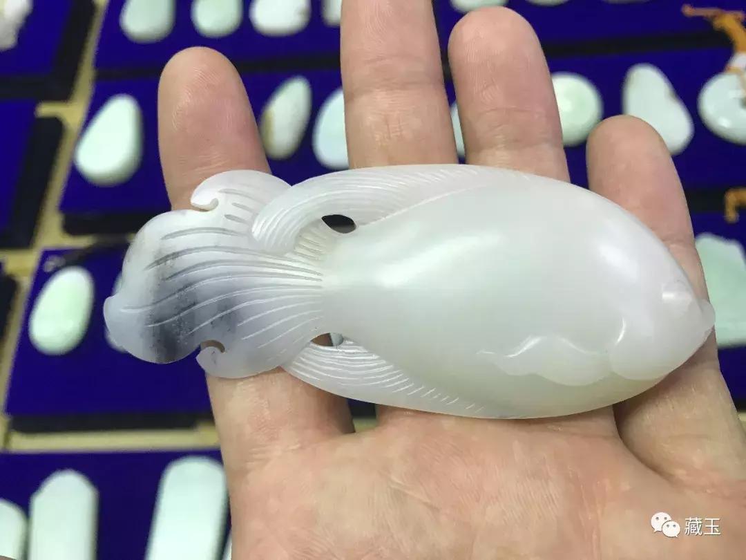 和田玉俄料值不值得入手,和田玉籽料和俄料到底有什么区别