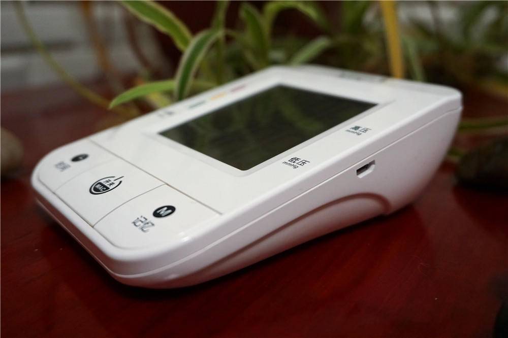 长坤手臂式智能电子血压计,爱尔泰血氧仪