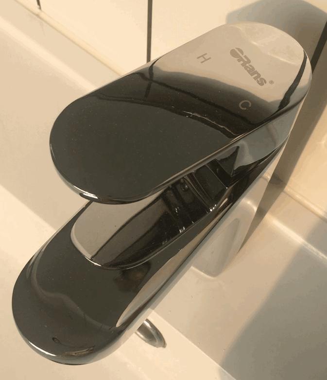 用浴帘底下还是流水怎么办,淋浴防止水溅的方法