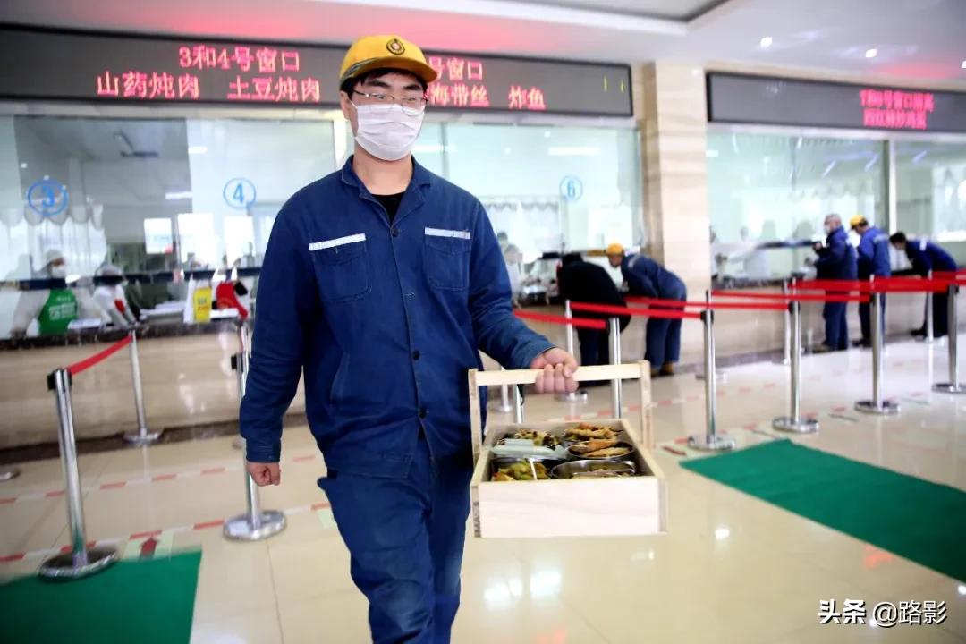 抗击疫情守护平安摄影征稿,战疫情保春运铁路警察在行动