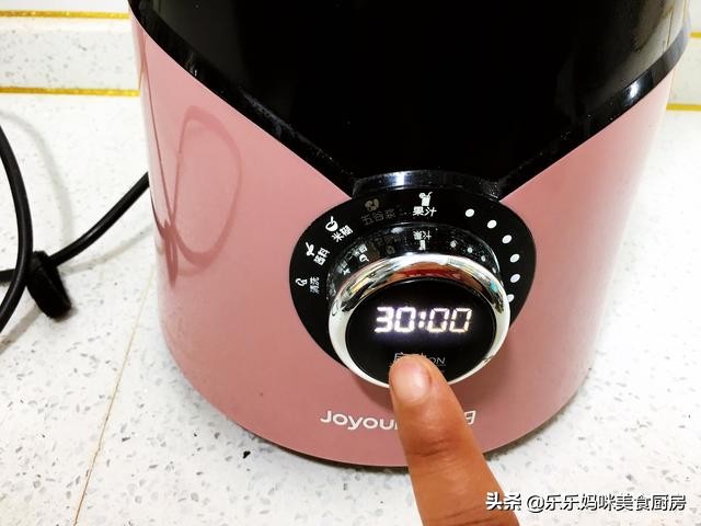 打豆浆不要放米太黏了,打豆浆不要煮熟的豆子可以吗