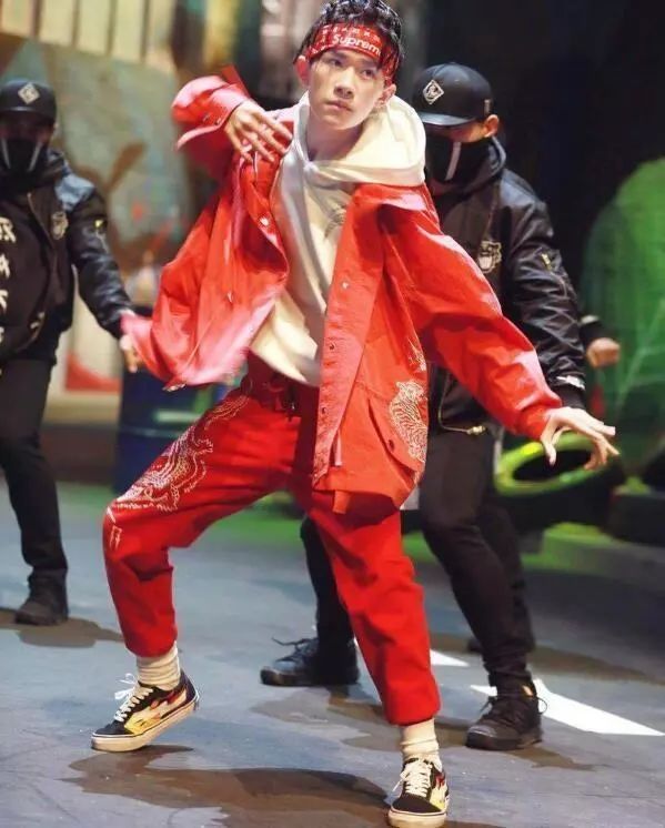 易烊千玺早期名气,易烊千玺为啥是发展最好的一个