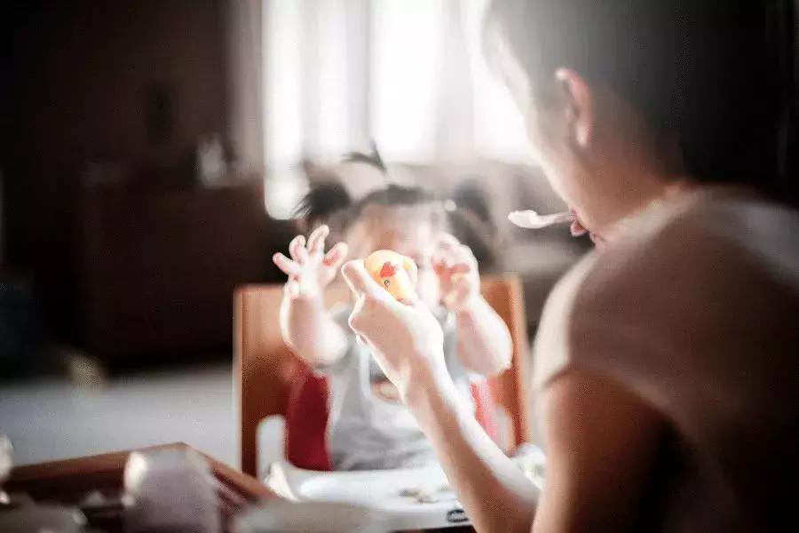 “我花200块，买来女儿性早熟”：多少中国孩子正在被掏空