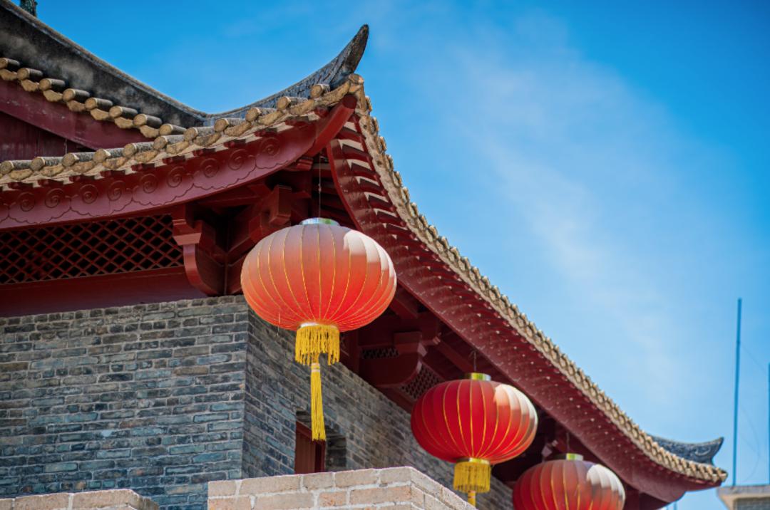 深圳花了17个月，“赶走了”居住在千年古城里的30000人