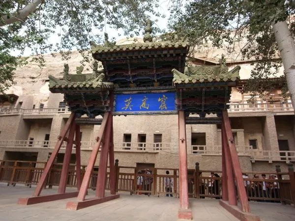 甘肃敦煌什么地方有沙金,敦煌莫高窟在甘肃的什么地方