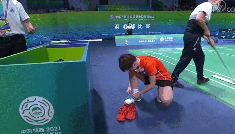 陈雨菲退赛全英,全运会上陈雨菲穿啥鞋子
