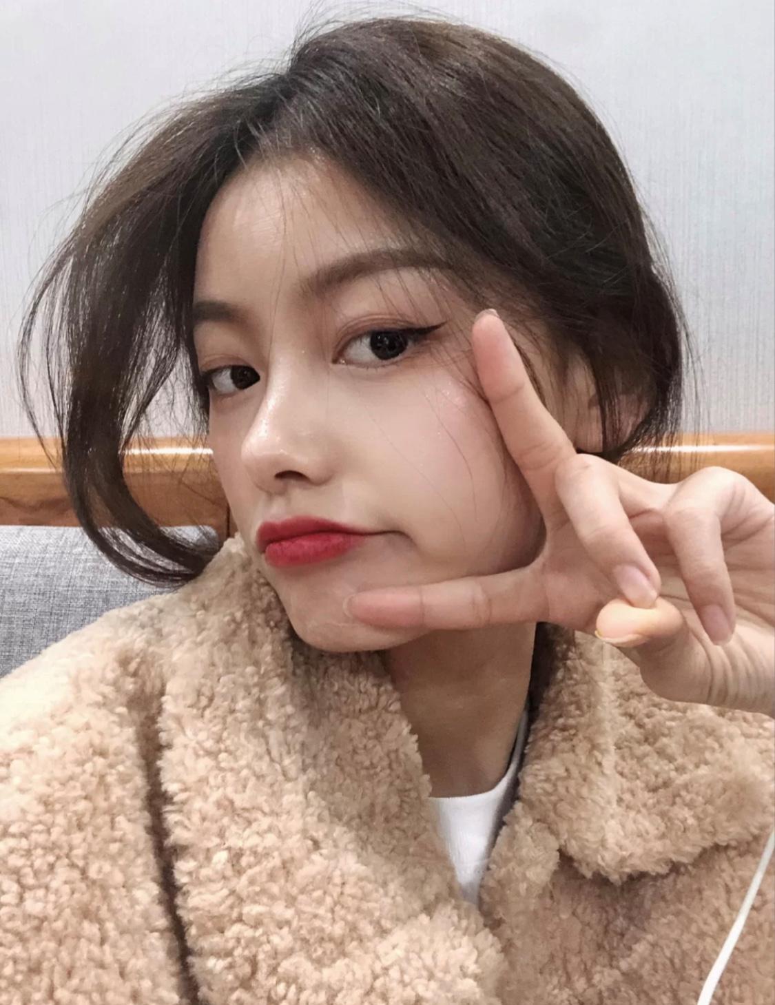 眼部消肿教程,眼部消肿最有效的方法