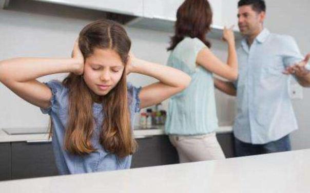 幼儿缺乏安全感怎么跟家长沟通,孩子没有安全感家长怎么办